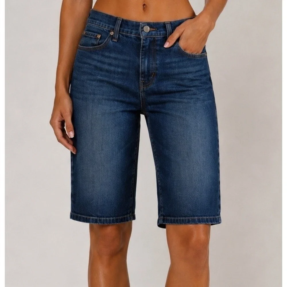 Levi's Y2K Vtg Low Rise Bermuda Jean Shorts Medium Wash Denim Size 30 Long Slim